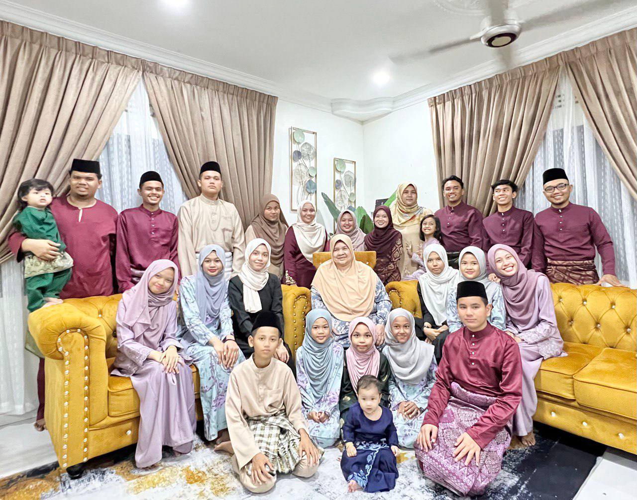 cousin raya 23